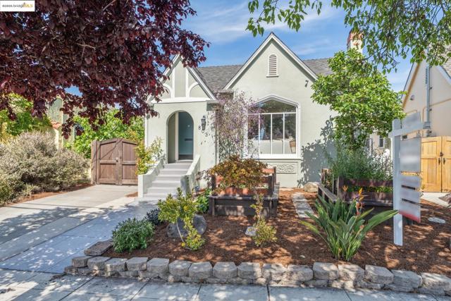 803 Evelyn Ave, Albany CA: https://media.crmls.org/mediaz/7e0e343f-198a-4b2d-a8e0-4f2434ffc110.jpg