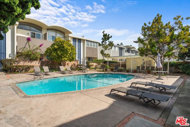 4707 La Villa Marina, Marina del Rey CA: https://media.crmls.org/mediaz/7e0ee895-d740-45ea-b14c-a5d145463881.jpg