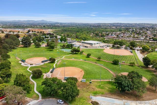 5083 Barry St, Oceanside CA: https://media.crmls.org/mediaz/7e0f052a-88d7-4940-bab6-b57ca7ba2c85.jpg