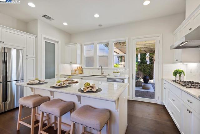 4369 Table Mountain Rd, Dublin CA: https://media.crmls.org/mediaz/7e0f0fac-c871-462d-b7d4-e85d47de7c51.jpg