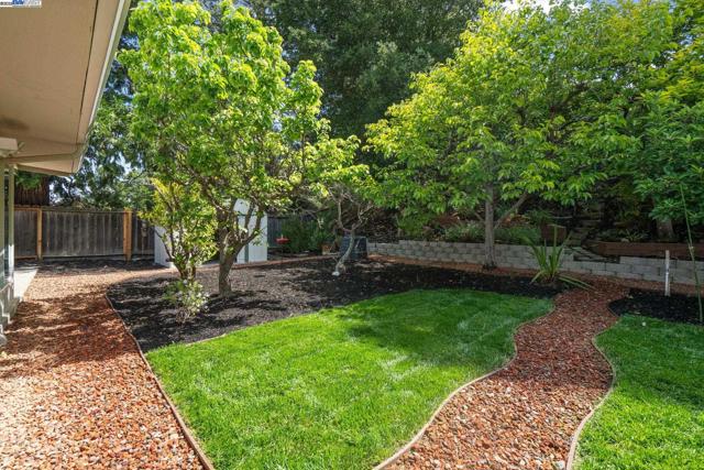 2371 Mallard Dr, Walnut Creek CA: https://media.crmls.org/mediaz/7e0f7a5d-664b-4261-ab7e-e58d5ad34f71.jpg