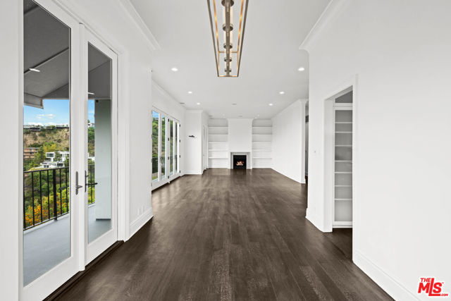 1539 Viewsite Drive, Los Angeles CA: https://media.crmls.org/mediaz/7e0f927a-bbda-445d-aba5-f1a0a0457566.jpg