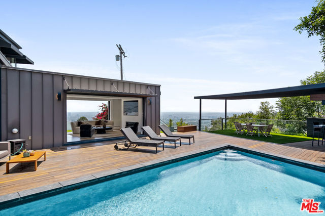 8021 Floral Avenue, Los Angeles CA: https://media.crmls.org/mediaz/7e0faee2-ff3c-45fa-baed-b803d1c3ff56.jpg