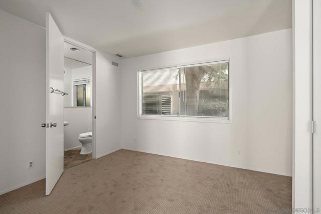 2544 Navarra Rd, Carlsbad CA: https://media.crmls.org/mediaz/7e0fd463-0886-4e0a-9301-ee86c20c993a.jpg