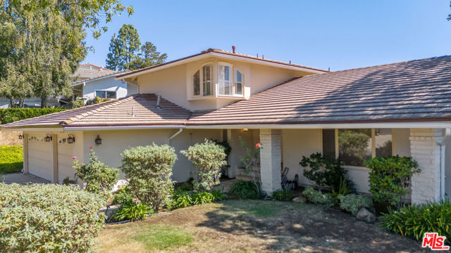 1943 Stonesgate Street, Westlake Village CA: https://media.crmls.org/mediaz/7e0fe1af-2a81-41b4-ae94-67573fc16c4b.jpg