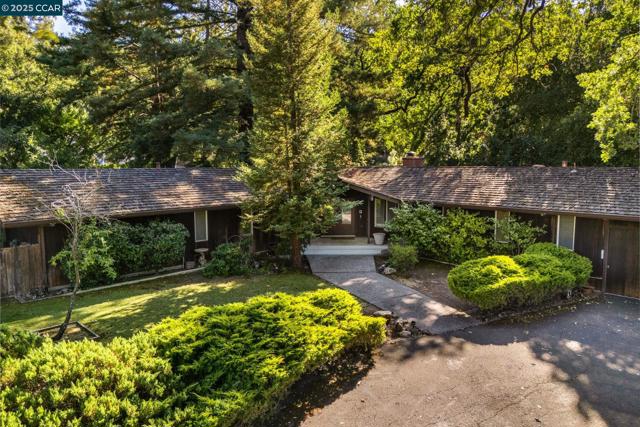 200 Lark Ln, Alamo CA: https://media.crmls.org/mediaz/7e0fe3f8-f1ed-4b73-b240-6d4dfb995788.jpg
