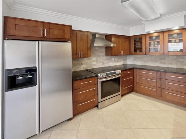 620 W Solana Cir, Solana Beach CA: https://media.crmls.org/mediaz/7e100907-b3b6-470f-840b-4a8d6ffeeb7e.jpg