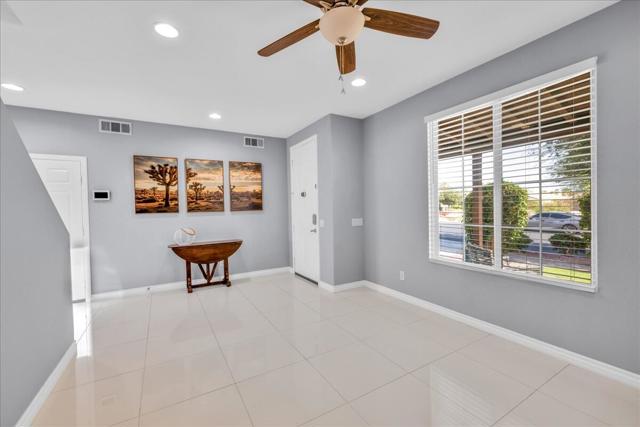 Image 19 of 48 For 84186 Canzone Drive