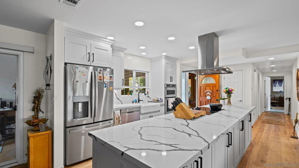 1026 La Reina - photo 2