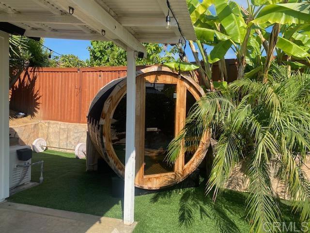 3984 Scott Dr., Carlsbad CA: https://media.crmls.org/mediaz/7e10dca7-e79d-4c8f-9c4a-ef5037631891.jpg