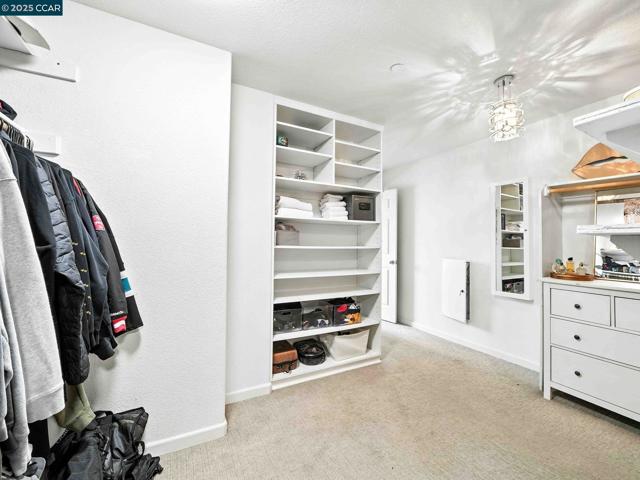 2433 Sanders Ln, Fairfield CA: https://media.crmls.org/mediaz/7e111c8d-d392-4611-b247-0ab7e48e56d0.jpg