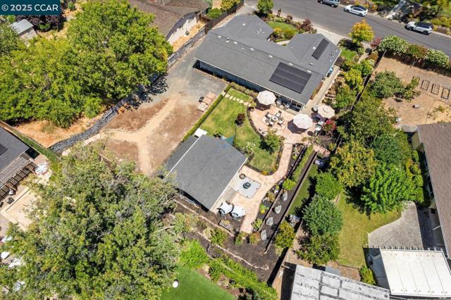 3121 Del Oceano Dr, Lafayette CA: https://media.crmls.org/mediaz/7e114a2d-571f-4883-b5f7-958a1b70b982.jpg