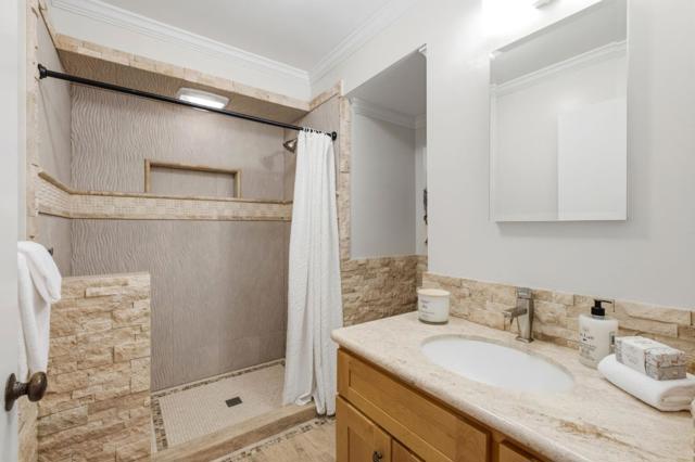 711 W California Way, Redwood City CA: https://media.crmls.org/mediaz/7e11550d-cc4c-4741-8f2c-b591eb3ca368.jpg