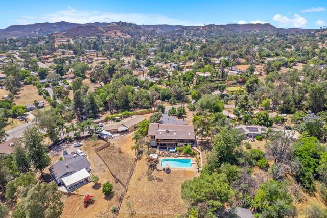 11249 Valle Vista Rd, Lakeside CA: https://media.crmls.org/mediaz/7e1167ed-162b-41d4-b127-5aee240fe8ad.jpg