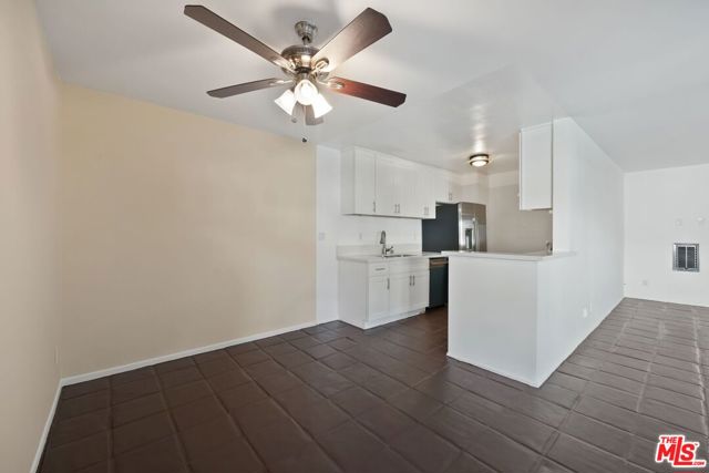5328 Newcastle Avenue, Encino CA: https://media.crmls.org/mediaz/7e11950c-5c6a-4197-afd0-a35e4958fc75.jpg