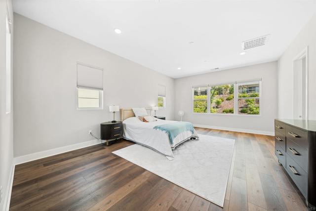 5347 Morning Sage Way, San Diego CA: https://media.crmls.org/mediaz/7e1213dd-f248-4922-b43b-2ca665e1627d.jpg