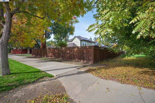 3801 Mohr Ave, Pleasanton CA: https://media.crmls.org/mediaz/7e12472b-dd6e-431e-841a-0a5249c23567.jpg
