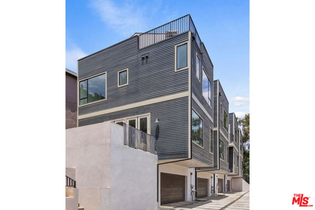 172 S Avenue 58, Los Angeles CA: https://media.crmls.org/mediaz/7e124d52-4b15-48a1-b4e4-9aea13db8c23.jpg