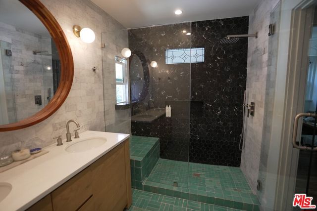 441 N Avenue 52, Los Angeles CA: https://media.crmls.org/mediaz/7e12e2a2-be8f-4ff5-ac88-224bea6474bc.jpg