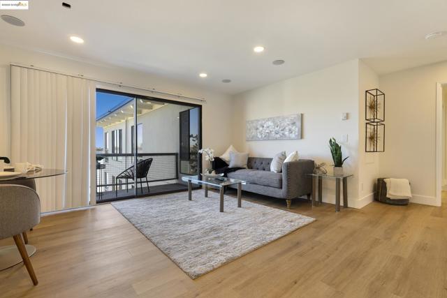 2 Anchor, Emeryville CA: https://media.crmls.org/mediaz/7e130829-38a5-4569-86ef-151fe4fd7d5b.jpg