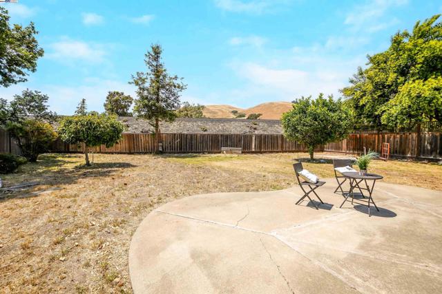 745 Wasatch Dr, Fremont CA: https://media.crmls.org/mediaz/7e1355c8-0a27-4c7b-a321-8ca5eb28aab2.jpg