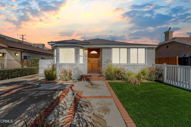 Detail Gallery Image 1 of 37 For 15233 Camarillo St, Sherman Oaks,  CA 91403 - 5 Beds | 4 Baths