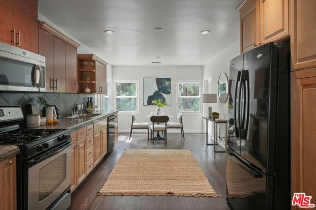 3710 Fletcher Drive, Los Angeles CA: https://media.crmls.org/mediaz/7e1371df-5772-4f20-99ca-ca5b807a6e09.jpg