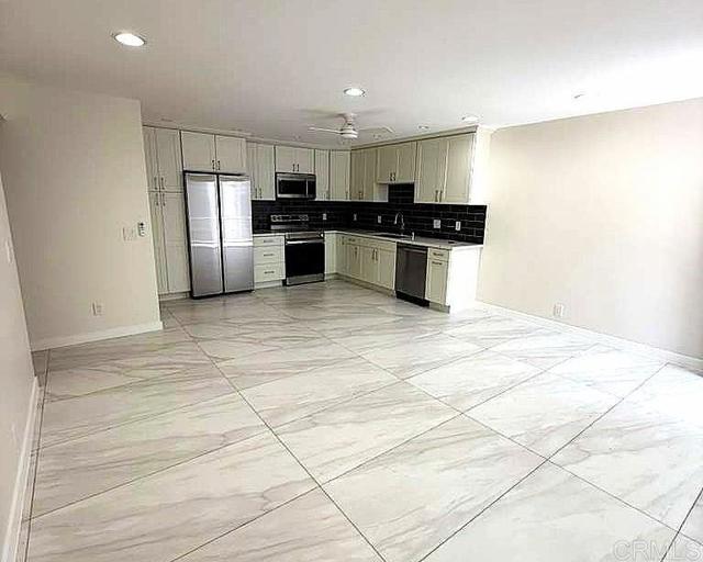 Detail Gallery Image 34 of 43 For 4566 Cove Dr #D,  Carlsbad,  CA 92008 - 2 Beds | 2 Baths