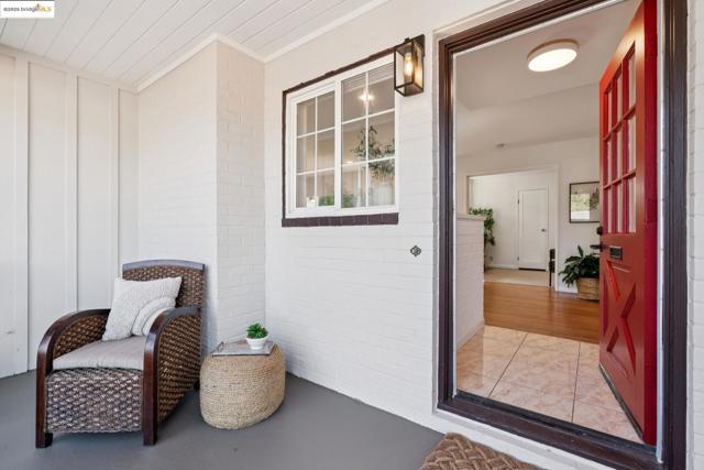 2309 Potrero Ct, Pinole CA: https://media.crmls.org/mediaz/7e14536e-b1c9-4cef-972a-e561f277a0de.jpg