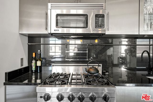 849 S Broadway, Los Angeles CA: https://media.crmls.org/mediaz/7e14849f-4374-4a34-9fa2-330da0c2a660.jpg