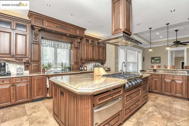9050 Deer Valley Rd, Brentwood CA: https://media.crmls.org/mediaz/7e14b5f3-1eda-4784-9a34-0d25df1d15cf.jpg