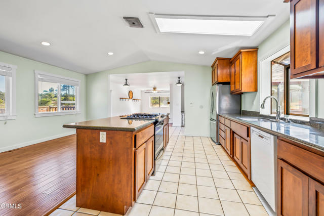Detail Gallery Image 6 of 32 For 32500 Gibney Ln, Fort Bragg,  CA 95437 - 3 Beds | 3 Baths