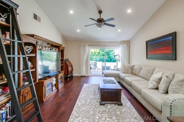 17832 Avenida Cordillera, San Diego CA: https://media.crmls.org/mediaz/7e154bf6-1523-4a3f-8325-ea378a4b0c69.jpg