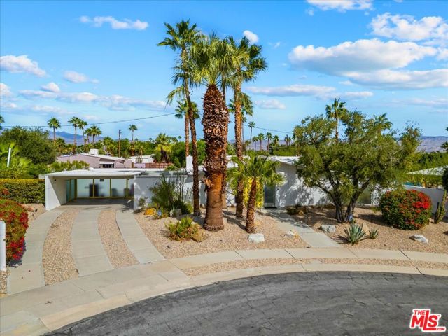 888 E Janet Circle, Palm Springs CA: https://media.crmls.org/mediaz/7e155dac-3292-4286-a6d4-7409c31bdab6.jpg