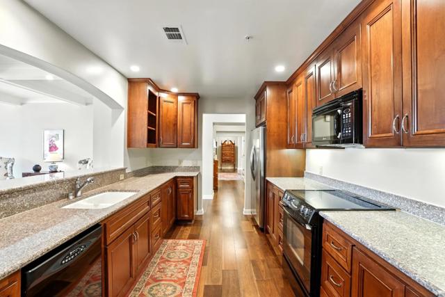 10 CRYSTAL SPRINGS Road, San Mateo CA: https://media.crmls.org/mediaz/7e156d3b-d334-4cc5-99ce-278fba61dad1.jpg