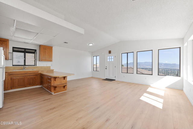 1140 San Clemente Way, Camarillo CA: https://media.crmls.org/mediaz/7e15a925-e103-4ba0-b92f-e7265b0d10ea.jpg