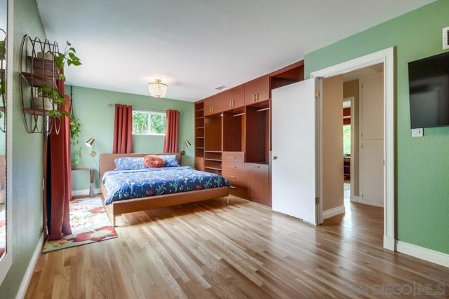 3541 Pomeroy St, San Diego CA: https://media.crmls.org/mediaz/7e175a75-4d33-4550-a76d-2a720348b65d.jpg