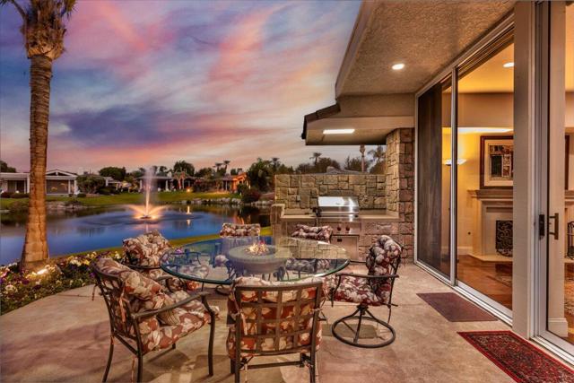 2 Deerfield Court, Rancho Mirage CA: https://media.crmls.org/mediaz/7e17b165-7b5c-4518-bcca-118c6a71f159.jpg