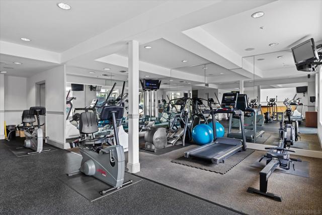9237 Regents Rd., La Jolla CA: https://media.crmls.org/mediaz/7e17c67f-c7b4-4b23-9ca8-892540db88a5.jpg