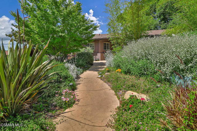 2433 Calle Narciso, Thousand Oaks CA: https://media.crmls.org/mediaz/7e17c986-64de-425f-b75e-b539f9ae2015.jpg