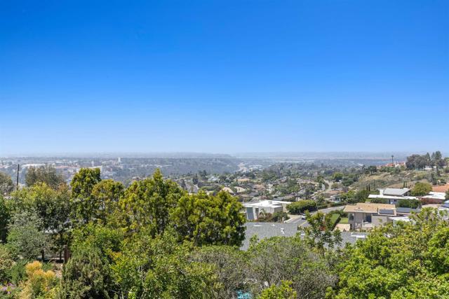 5740 Daffodil Lane, San Diego CA: https://media.crmls.org/mediaz/7e186916-21d1-4736-ba57-1043be28792a.jpg