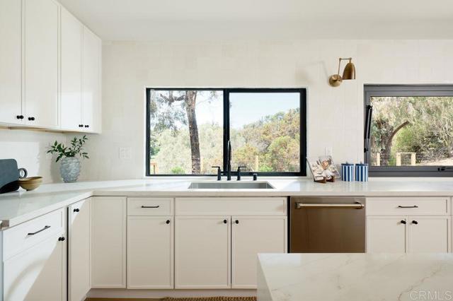 2025 Valley Road, Oceanside CA: https://media.crmls.org/mediaz/7e18710b-932c-4e7f-a338-bfcc6d972abc.jpg