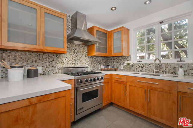 2044 Stanley Hills Drive, Los Angeles CA: https://media.crmls.org/mediaz/7e18c97c-1a44-47a3-a038-2e724e242b14.jpg