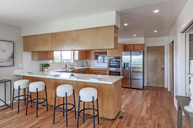 608 Highview Court, San Mateo CA: https://media.crmls.org/mediaz/7e18d80e-8aba-49f8-aa0b-bc6d3c044113.jpg