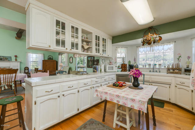 1480 Magnolia Drive, Santa Paula CA: https://media.crmls.org/mediaz/7e18dd62-b036-44ca-9ddc-e37f3e500196.jpg