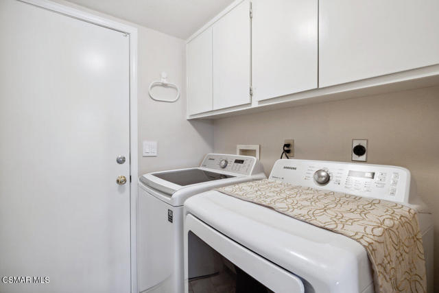 6690 Oak Springs Drive, Oak Park CA: https://media.crmls.org/mediaz/7e18e43b-2d55-40e1-a1c9-a7e38d111936.jpg