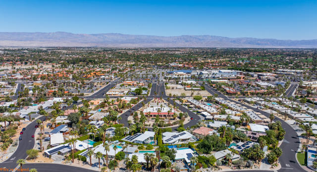 42602 Rancho Mirage Lane, Rancho Mirage CA: https://media.crmls.org/mediaz/7e18eb1e-5795-4530-96cb-332385251a69.jpg