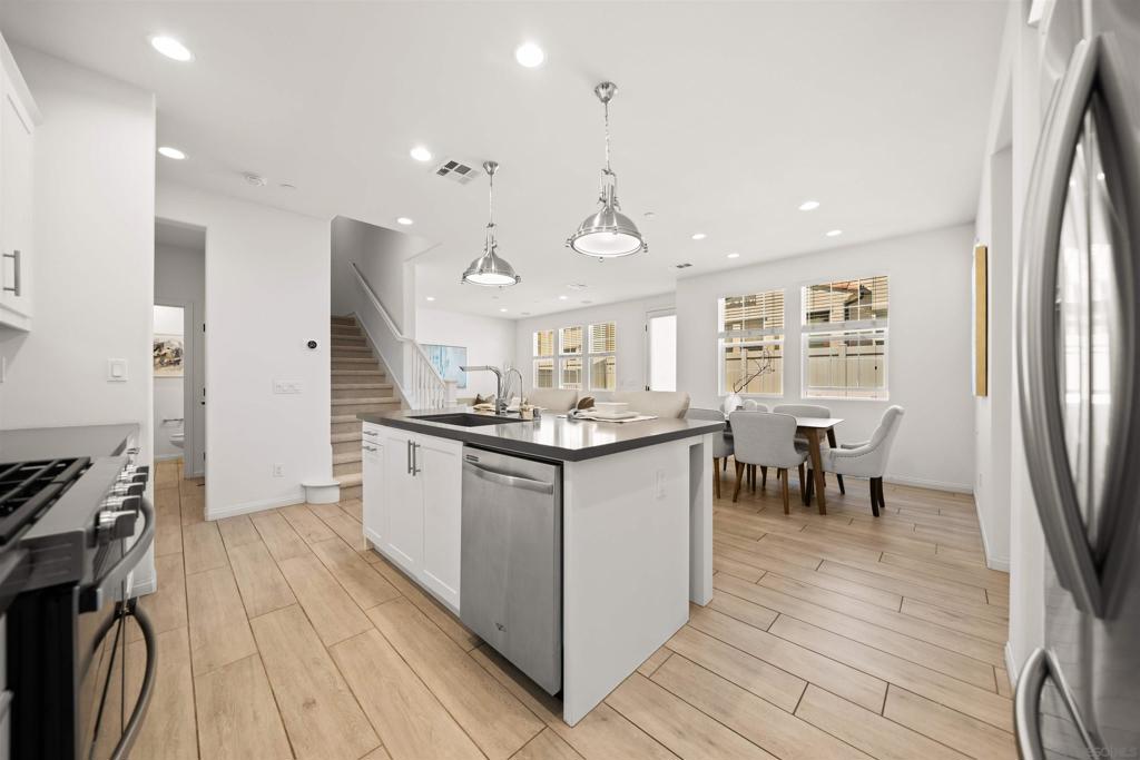 MLS #250027413SD img 9