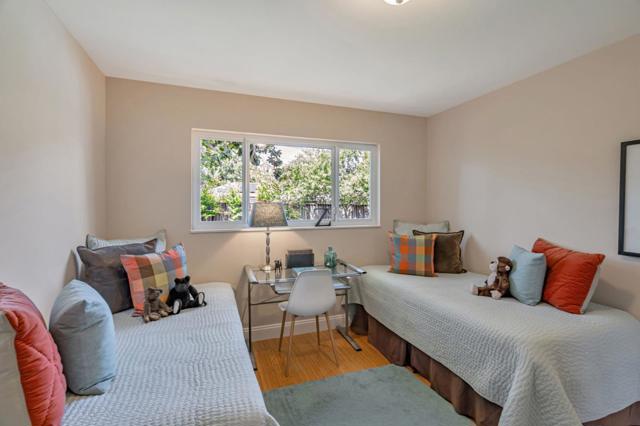 1728 Peartree Lane, Mountain View CA: https://media.crmls.org/mediaz/7e192872-784b-456c-805a-e40dc9bb3725.jpg