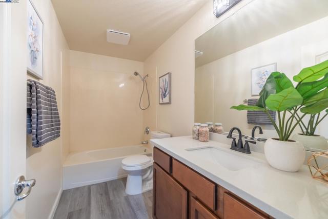 2200 Beech Cir, San Jose CA: https://media.crmls.org/mediaz/7e195522-5516-46b8-8d6a-6cbb84278bf6.jpg